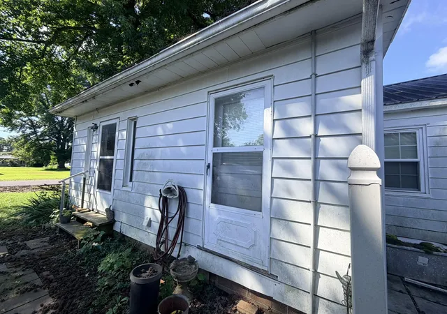 Photo 2 of Sale Pending at 3730 Benton Rd, Paducah, KY 42003 | MLS# 26021558 | Listing updated on 2026-08-29