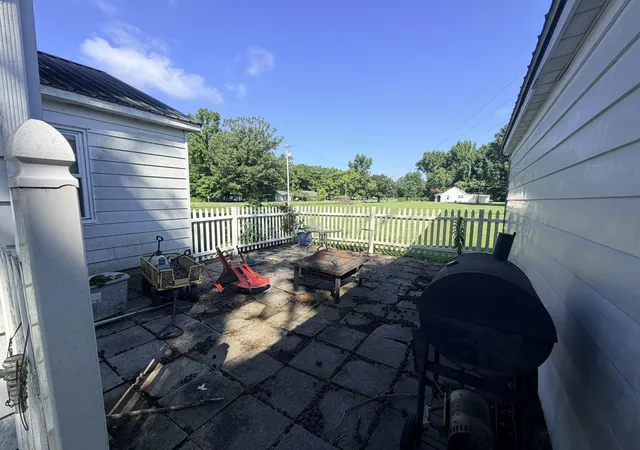 Photo 3 of Sale Pending at 3730 Benton Rd, Paducah, KY 42003 | MLS# 26021558 | Listing updated on 2026-08-29