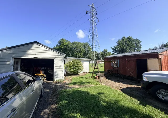 Sale Pending at 3730 Benton Rd, Paducah, KY 42003 | MLS# 26021558 | Listing updated on 2026-08-29