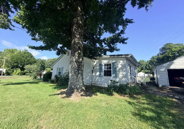 Sale Pending at 3730 Benton Rd, Paducah, KY 42003 | MLS# 26021558 | Listing updated on 2026-08-29