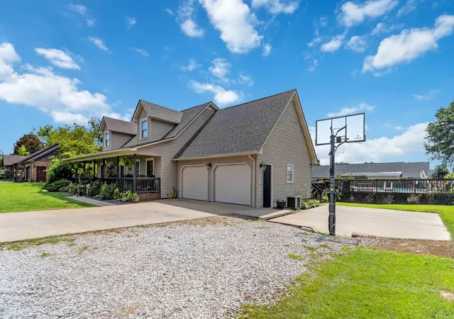 Photo 3 of Single family home for sale at 3010 Mountain Springs Dr, London, KY 40744 | MLS# 26020855 | Listing updated on 2026-10-07