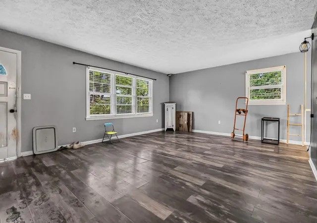 Photo 3 of Sale Pending at 341 Twin Rivers Dr, Bronston, KY 42518 | MLS# 26020760 | Listing updated on 2026-08-25