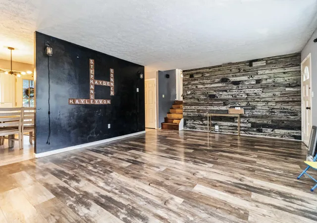 Photo 4 of Sale Pending at 341 Twin Rivers Dr, Bronston, KY 42518 | MLS# 26020760 | Listing updated on 2026-08-25