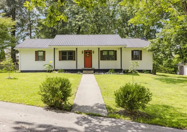 Photo 2 of Single family home for sale at 39 College Ct, Stanton, KY 40380 | MLS# 26020807 | Listing updated on 2026-08-03