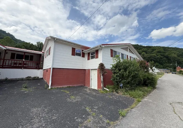 Photo 1 of Single family home for sale at 432 1st Street, Lynch, KY 40855 | MLS# 26020770 | Listing updated on 2026-10-13