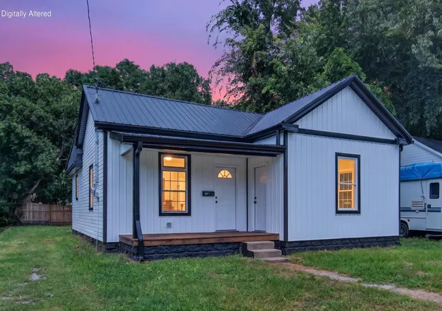 Photo 1 of Single family home for sale at 403 Locust St, Danville, KY 40422 | MLS# 26020784 | Listing updated on 2026-09-16