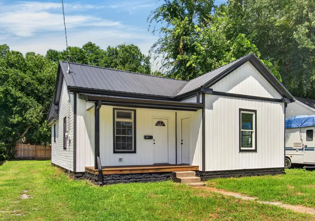 Photo 2 of Single family home for sale at 403 Locust St, Danville, KY 40422 | MLS# 26020784 | Listing updated on 2026-09-16