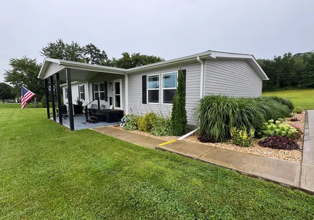 Photo 3 of Single family home for sale at 627 Pleasant View Rd, London, KY 40744 | MLS# 26020922 | Listing updated on 2026-09-19