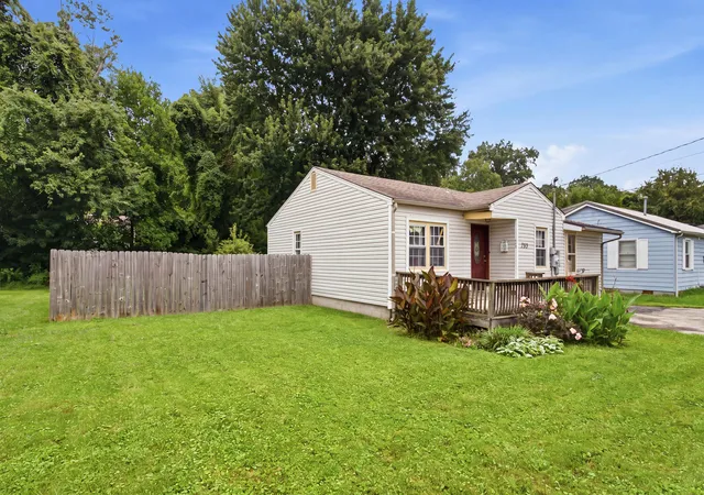 Photo 3 of Single family home for sale at 205 Dinsmore St, Berea, KY 40403 | MLS# 26021265 | Listing updated on 2026-10-08