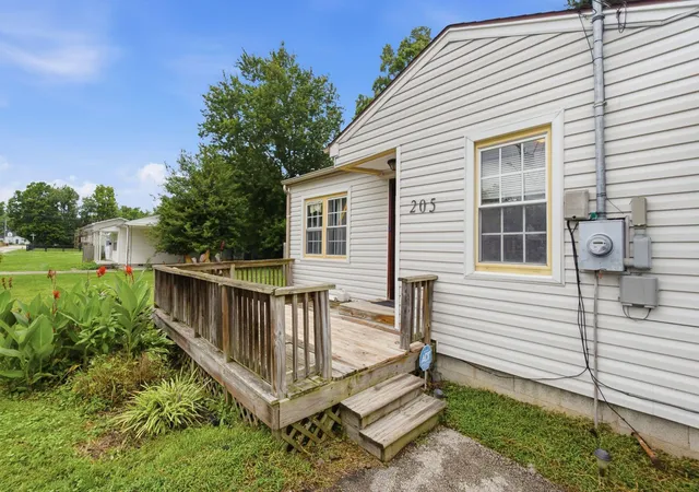 Photo 4 of Single family home for sale at 205 Dinsmore St, Berea, KY 40403 | MLS# 26021265 | Listing updated on 2026-10-08