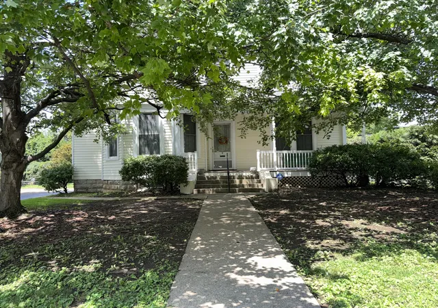 Photo 2 of Single family home for sale at 453 W Broadway St, Danville, KY 40422 | MLS# 26020949 | Listing updated on 2026-09-21