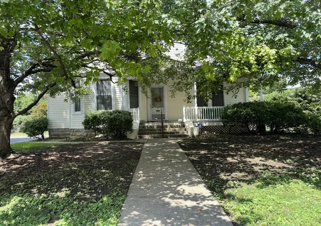 Photo 3 of Single family home for sale at 453 W Broadway St, Danville, KY 40422 | MLS# 26020949 | Listing updated on 2026-09-21
