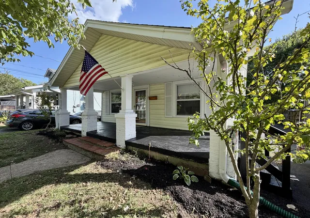 Photo 2 of Single family home for sale at 194 Rosemont, Lexington, KY 40503 | MLS# 26022483 | Listing updated on 2026-08-20
