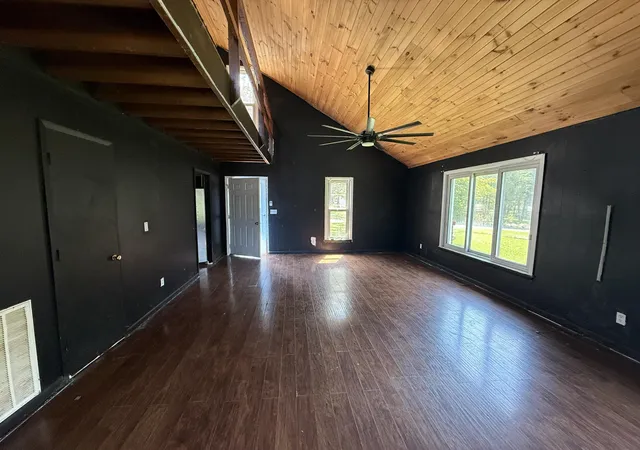 Photo 3 of Sale Pending at 133 Oak Ln, Cadiz, KY 42211 | MLS# 26022135 | Listing updated on 2026-10-08