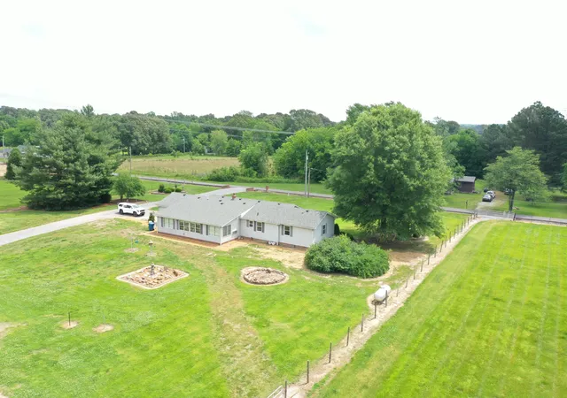 Photo 13 of Sale Pending at 6035 Cunningham Rd, West Paducah, KY 42086 | MLS# 26020890 | Listing updated on 2026-08-26