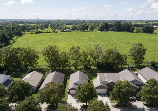 Photo 3 of Sale Pending at 1056 Winding Oak Trl, Lexington, KY 40511 | MLS# 26021752 | Listing updated on 2026-09-02