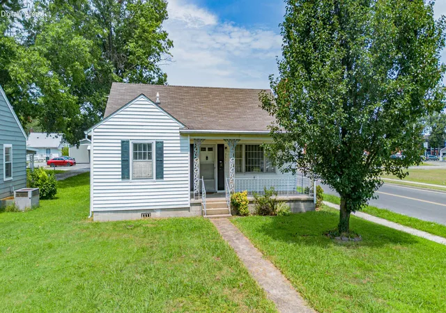 Photo 1 of Sale Pending at 2501 Ohio St, Paducah, KY 42003 | MLS# 26021531 | Listing updated on 2026-08-18