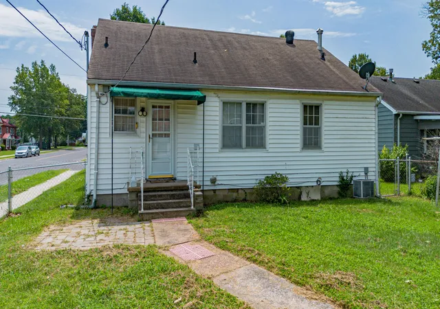Photo 2 of Sale Pending at 2501 Ohio St, Paducah, KY 42003 | MLS# 26021531 | Listing updated on 2026-08-18
