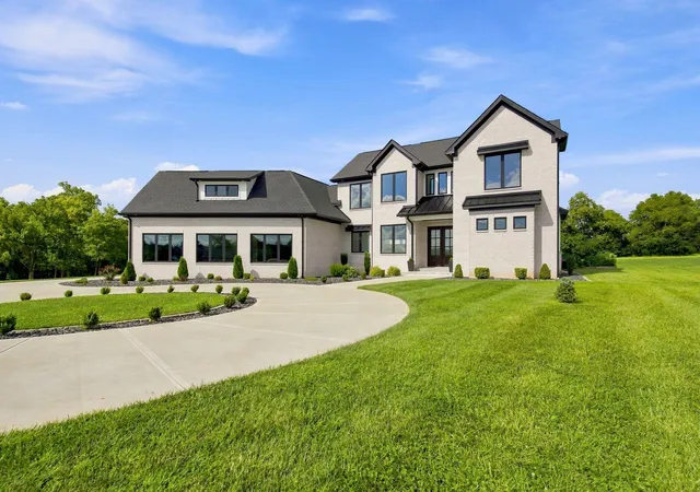 Photo 3 of Single family home for sale at 140 Cave Run Blvd, Versailles, KY 40383 | MLS# 26021294 | Listing updated on 2026-09-18