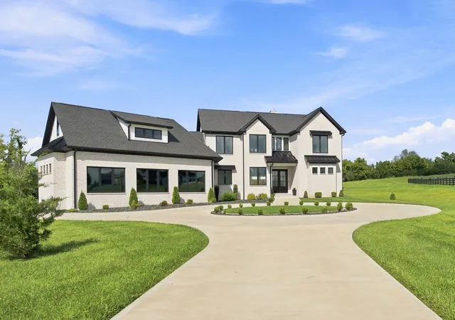 Photo 4 of Single family home for sale at 140 Cave Run Blvd, Versailles, KY 40383 | MLS# 26021294 | Listing updated on 2026-09-18