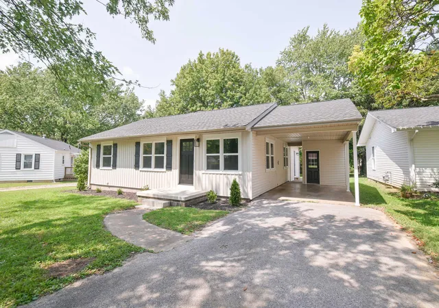 Photo 2 of Single family home for sale at 154 Iroquois Dr, Paducah, KY 42001 | MLS# 26022082 | Listing updated on 2026-08-28