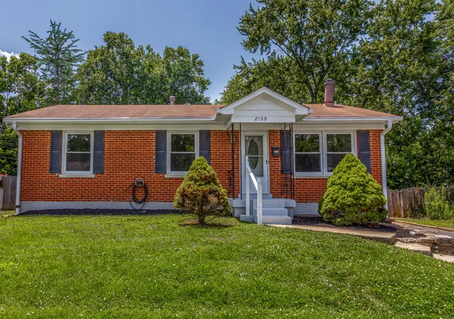 Photo 1 of Single family home for sale at 2129 Palms Dr, Lexington, KY 40504 | MLS# 26020838 | Listing updated on 2026-09-21