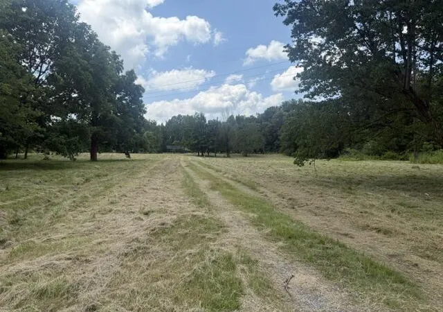 Photo 4 of Sale Pending at 8120 Woodville Rd, West Paducah, KY 42086 | MLS# 26020851 | Listing updated on 2026-08-09