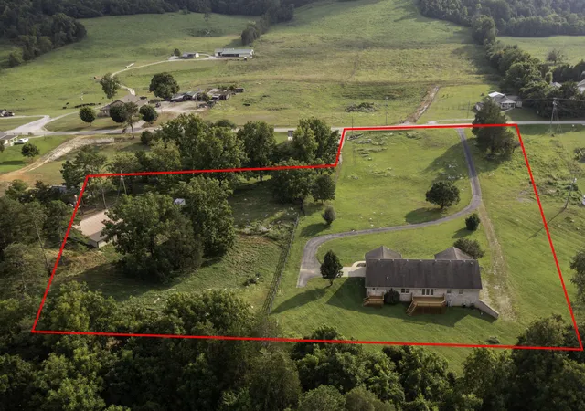 Photo 3 of Single family home for sale at 4394 Rush Branch Rd, Somerset, KY 42501 | MLS# 26020849 | Listing updated on 2026-09-24