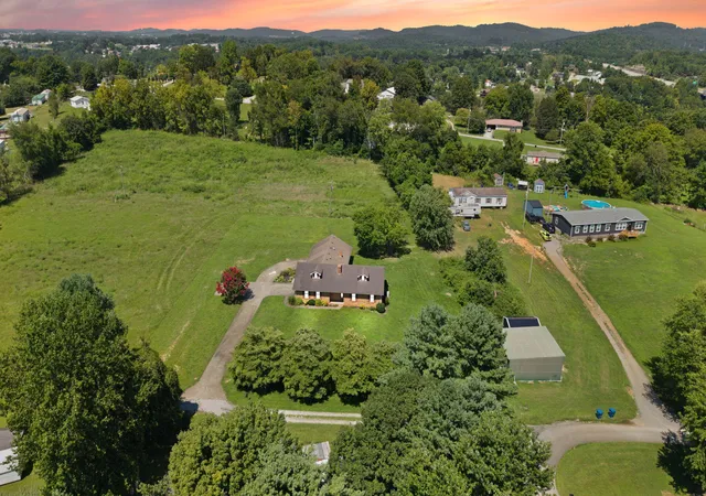Photo 3 of Single family home for sale at 172 Walden Ln, Bronston, KY 42518 | MLS# 26020862 | Listing updated on 2026-09-24