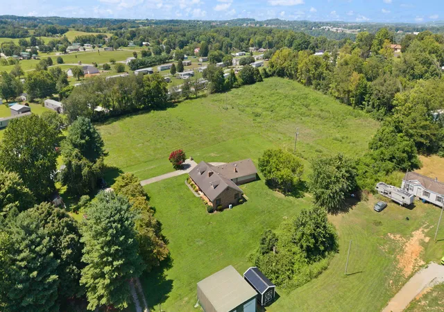 Photo 4 of Single family home for sale at 172 Walden Ln, Bronston, KY 42518 | MLS# 26020862 | Listing updated on 2026-09-24
