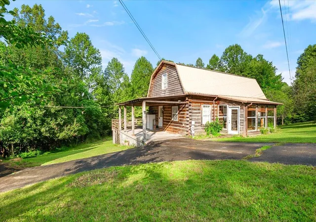 Photo 1 of Single family home for sale at 520 Singing Hills Rd, Corbin, KY 40701 | MLS# 26020997 | Listing updated on 2026-08-08