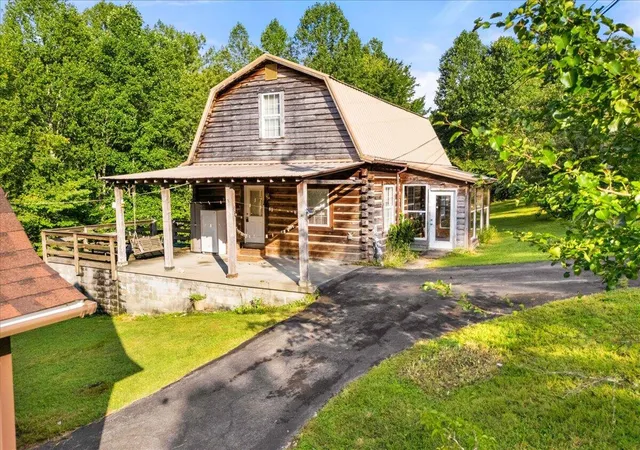 Photo 2 of Single family home for sale at 520 Singing Hills Rd, Corbin, KY 40701 | MLS# 26020997 | Listing updated on 2026-08-08