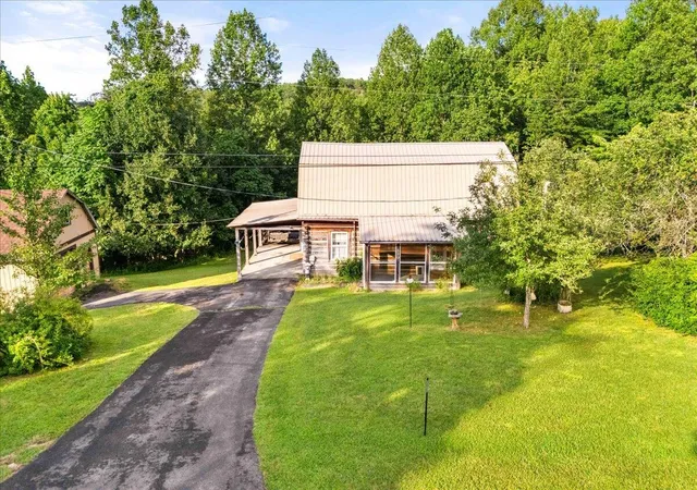 Photo 3 of Single family home for sale at 520 Singing Hills Rd, Corbin, KY 40701 | MLS# 26020997 | Listing updated on 2026-09-24