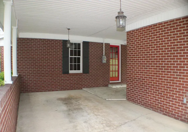 Photo 2 of Sale Pending at 113 Hollywood Dr, Middlesboro, KY 40965 | MLS# 26020874 | Listing updated on 2026-08-31