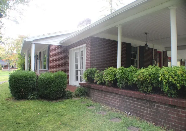 Photo 3 of Sale Pending at 113 Hollywood Dr, Middlesboro, KY 40965 | MLS# 26020874 | Listing updated on 2026-08-31