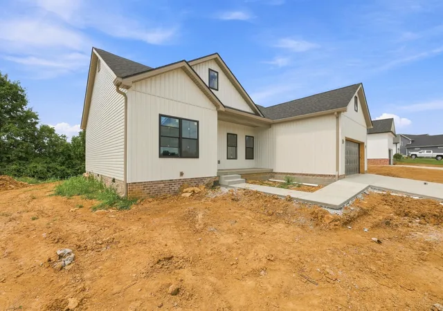 Photo 4 of Single family home for sale at 1212 Mac St, Lawrenceburg, KY 40342 | MLS# 26021372 | Listing updated on 2026-08-21