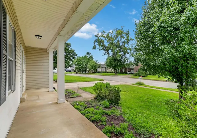 Photo 3 of Sale Pending at 325 Weslyn Way, Nicholasville, KY 40356 | MLS# 26020888 | Listing updated on 2026-08-06