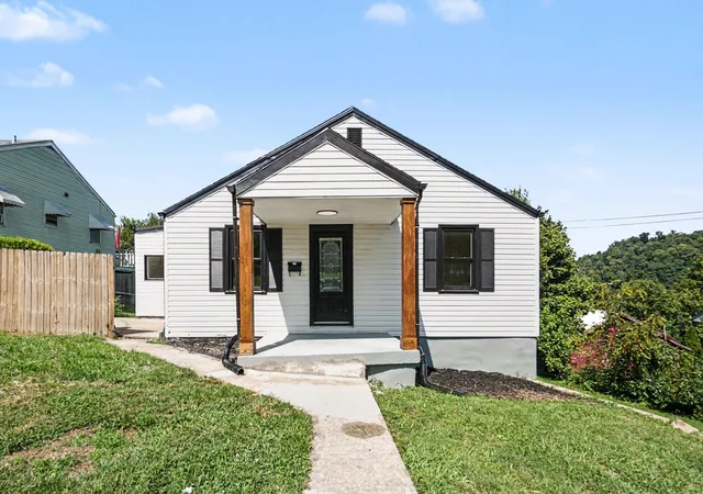 Photo 1 of Single family home for sale at 108 Alexander St, Frankfort, KY 40601 | MLS# 26023283 | Listing updated on 2026-09-14