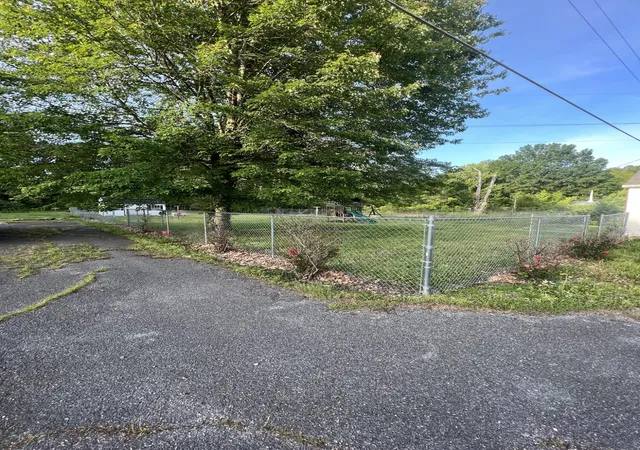 Photo 2 of Single family home for sale at 2200 Homewood Ave, Paducah, KY 42003 | MLS# 26020903 | Listing updated on 2026-08-04