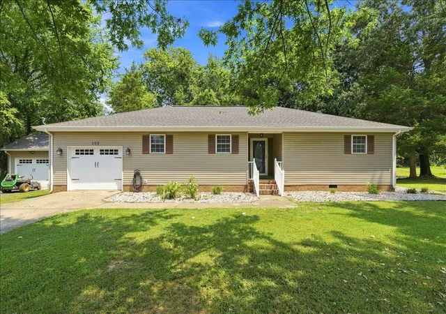 Photo 1 of Single family home for sale at 102 Wendy Dr, Eddyville, KY 42038 | MLS# 26020943 | Listing updated on 2026-08-26