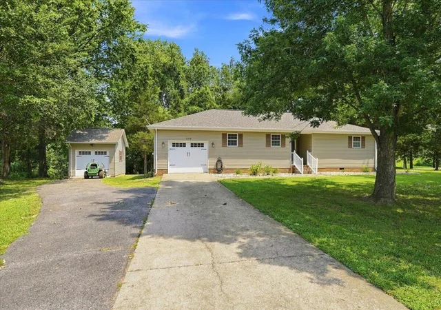 Photo 2 of Single family home for sale at 102 Wendy Dr, Eddyville, KY 42038 | MLS# 26020943 | Listing updated on 2026-08-26