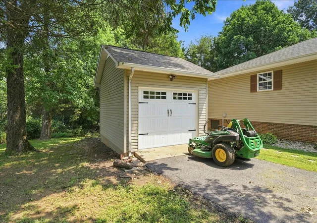 Photo 2 of Single family home for sale at 102 Wendy Dr, Eddyville, KY 42038 | MLS# 26020943 | Listing updated on 2026-09-22