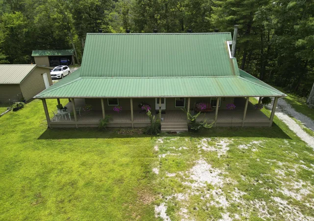 Photo 4 of House for sale at 11732 Red Lick Rd, Irvine, KY 40336 | MLS# 26021336 | Listing updated on 2026-10-02