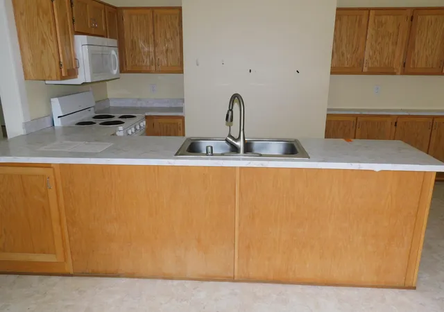 Photo 3 of Sale Pending at 329 Holmes St, Frankfort, KY 40601 | MLS# 26020944 | Listing updated on 2026-09-18