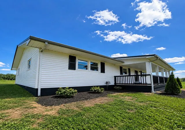 Photo 3 of Single family home for sale at 3070 Highway 151 Rd, Frankfort, KY 40601 | MLS# 26021141 | Listing updated on 2026-09-23
