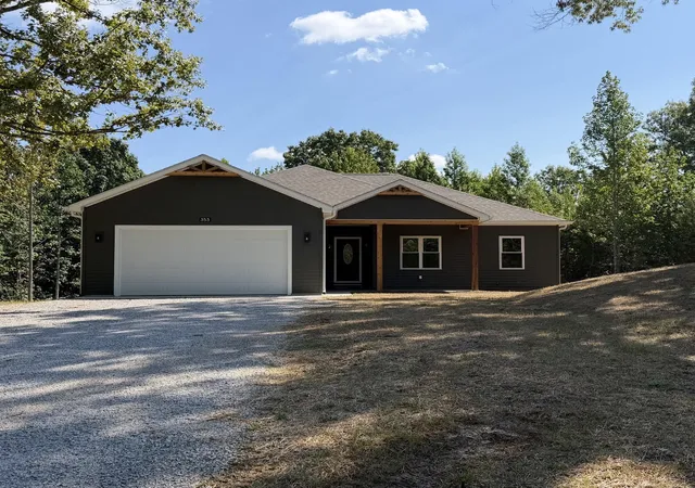 Photo 1 of Single family home for sale at 353 Kings Ridge Ct, Eddyville, KY 42038 | MLS# 26020965 | Listing updated on 2026-08-24