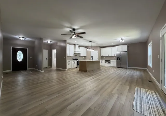 Photo 2 of Single family home for sale at 353 Kings Ridge Ct, Eddyville, KY 42038 | MLS# 26020965 | Listing updated on 2026-10-05