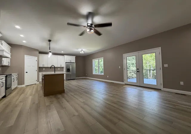 Photo 3 of Single family home for sale at 353 Kings Ridge Ct, Eddyville, KY 42038 | MLS# 26020965 | Listing updated on 2026-10-05