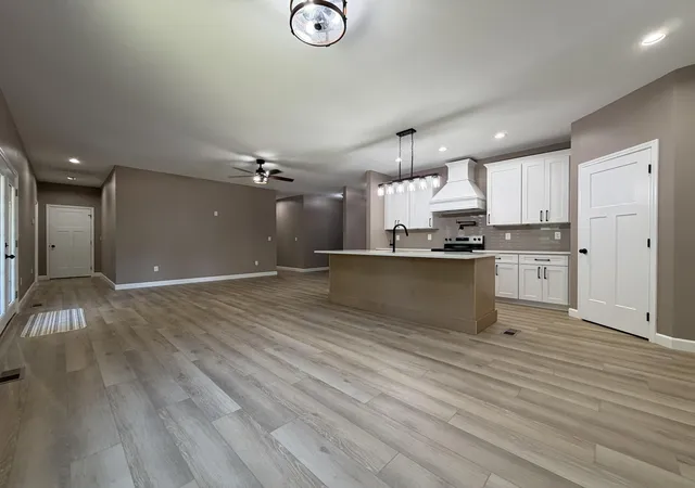 Photo 4 of Single family home for sale at 353 Kings Ridge Ct, Eddyville, KY 42038 | MLS# 26020965 | Listing updated on 2026-10-05