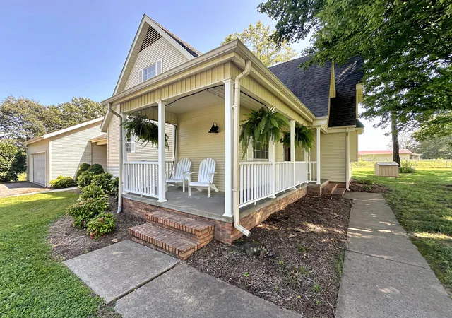 Photo 2 of Sale Pending at 1584 Butterworth Rd, Murray, KY 42071 | MLS# 26021413 | Listing updated on 2026-08-12